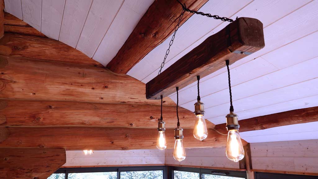 gros-plan-lustre-rustique-gauche